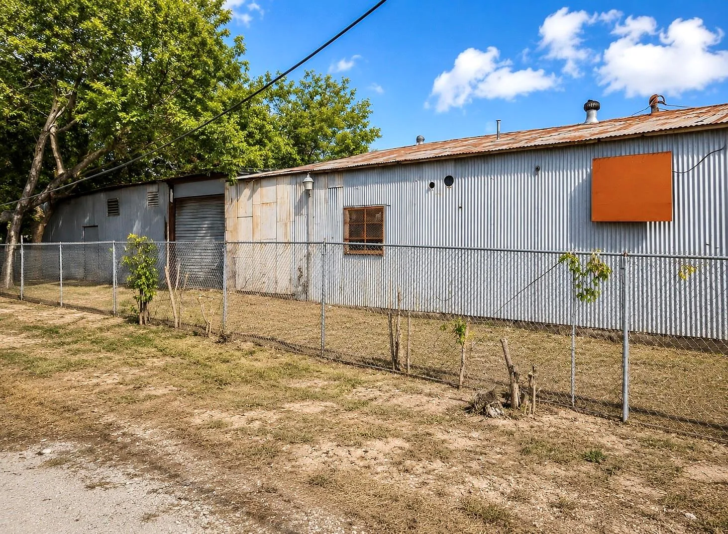1 bed, 1.0 bath, 3800 sqft, $2,000 — Photo 4