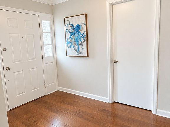 3rd image of 2121 Pinehurst St
