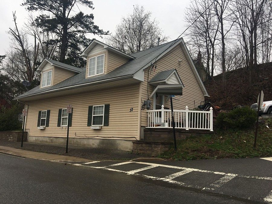 1st image of 37 Diller Ave
