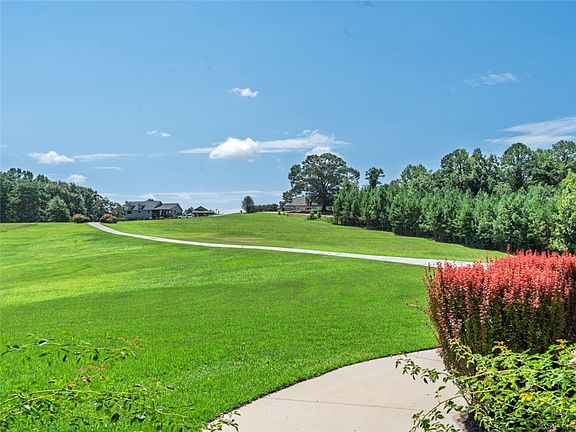 2nd image of 221 Heavenview Dr