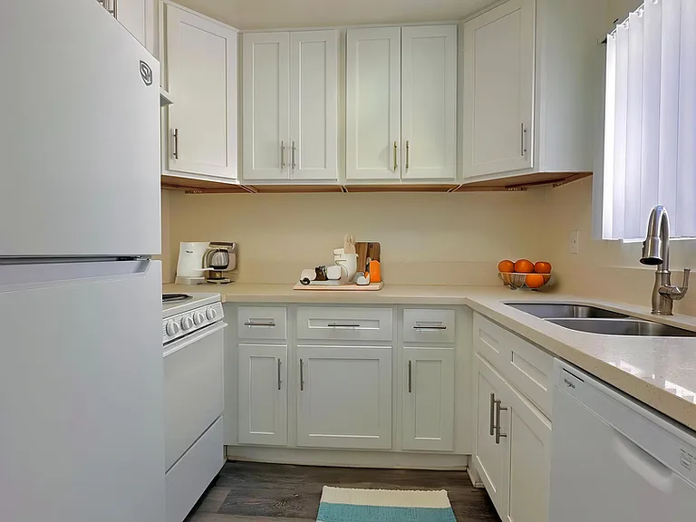 25907 Oak St — Photo 3