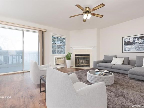 2nd image of 14 Lexington Hl Unit 9