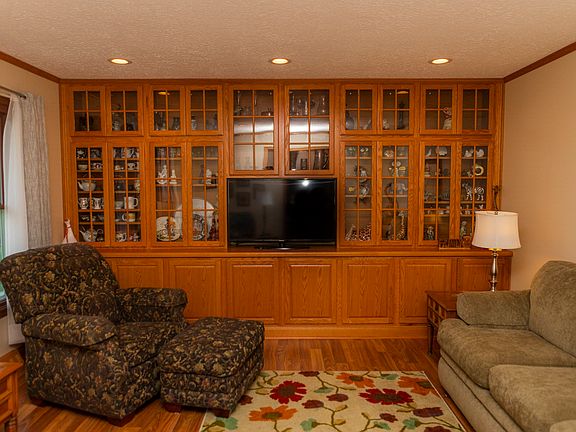 3rd image of 114 Parkridge Dr