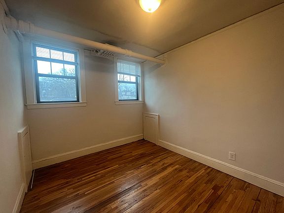 4th image of 451 Fairview Ave N APT B2