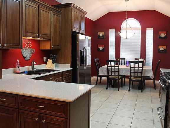 4th image of 2524 Charles Dr