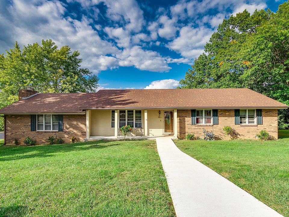 1st image of 2136 Oakridge Dr