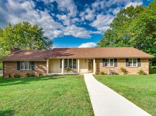 2136 Oakridge Dr, Jefferson City, MO 65109