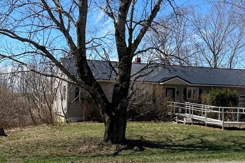 2nd image of 660 Village Rd