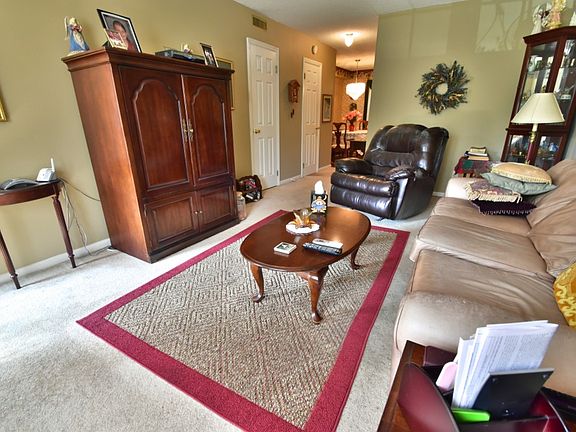 3rd image of 911 Nottingham Dr APT 27