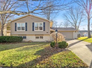 305 Arbours Dr, Savoy, IL