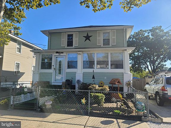 3rd image of 311 W Peach St