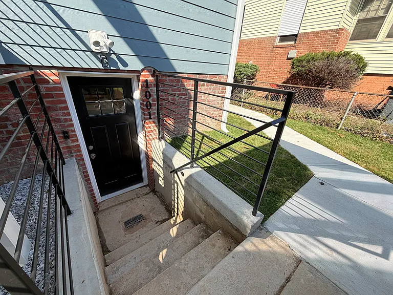 1001 Douglas St NE #B — Photo 9