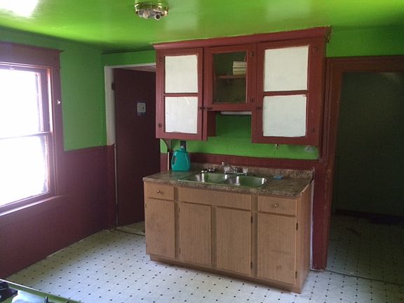 2nd image of 253 Whitney