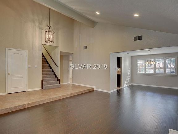 5th image of 2406 Greens Ave
