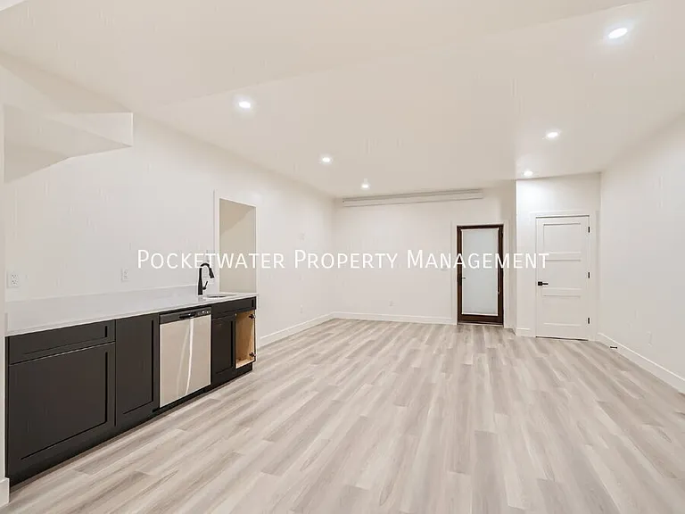 3595 Darley Ave — Photo 24