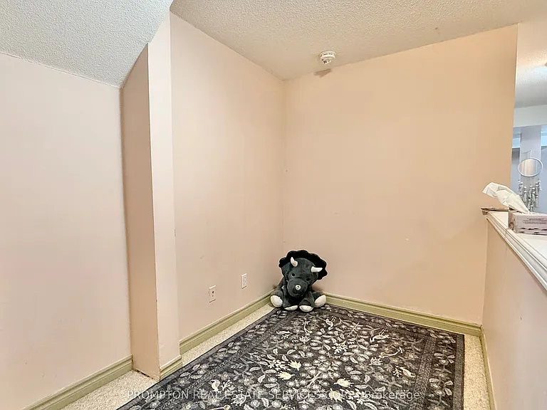2037 Bur Oak Ave — Photo 15