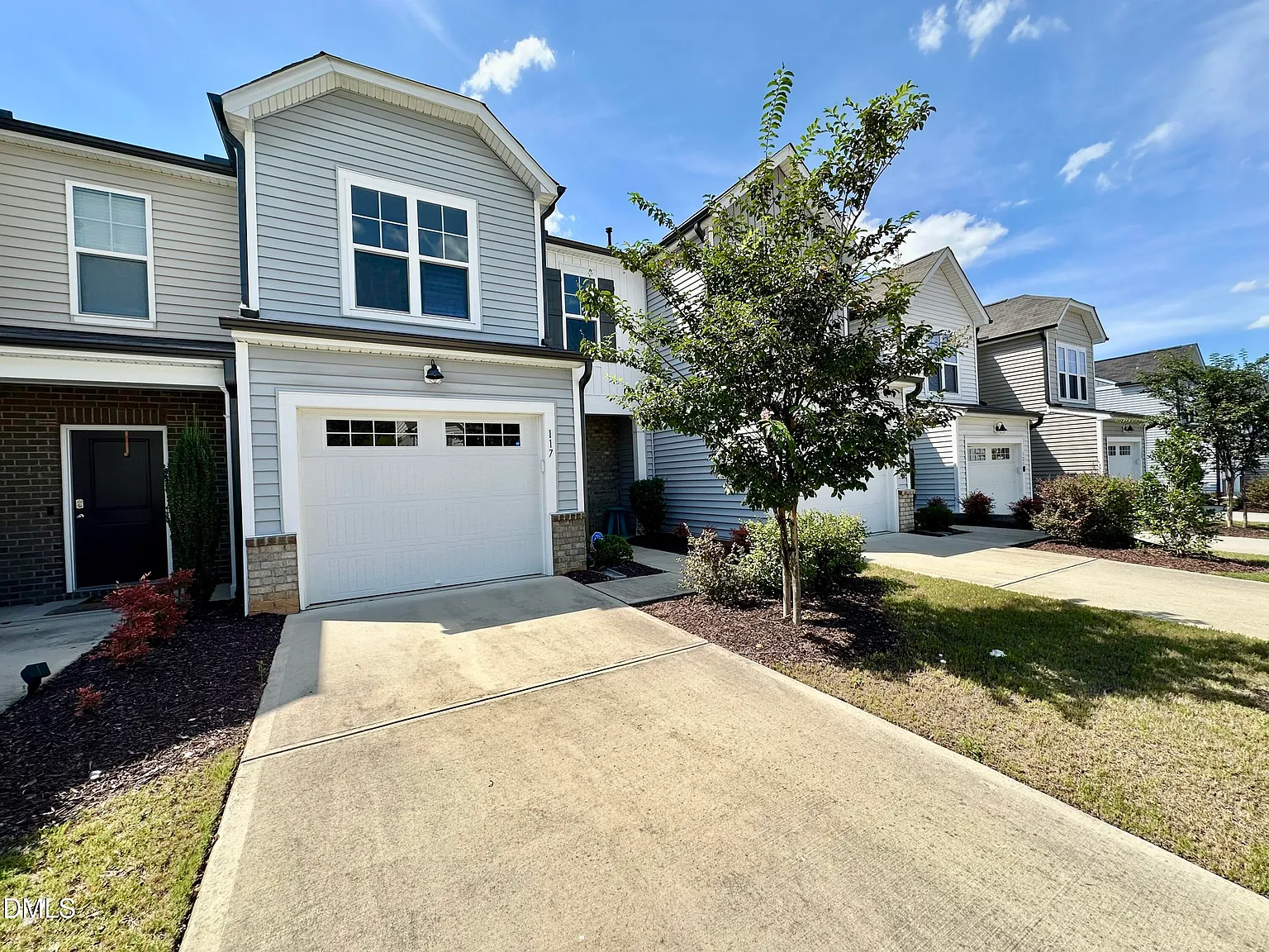 3 bed, 2.5 bath, 1457 sqft, $1,800 — Photo 2