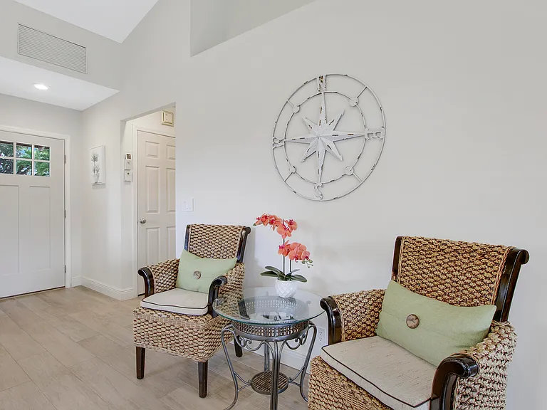 533 Club Dr — Photo 16