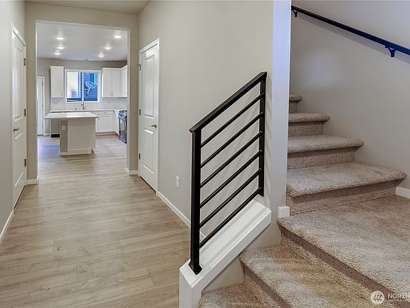 Pictures are from a previously built Penrose plan in the community and may display upgrades that are no longer available.>