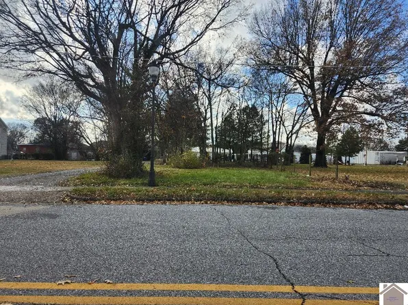 627 N 9th St, Paducah, KY 42001