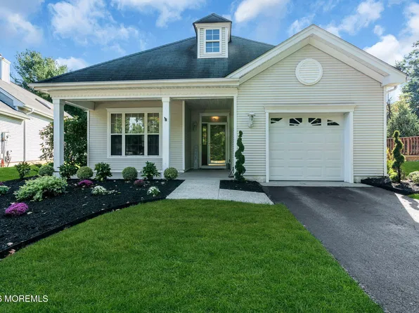 26 Springlawn Drive, Lakewood, NJ 08701