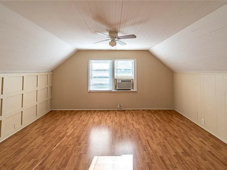 541 NE 2nd Ave #B — Photo 9
