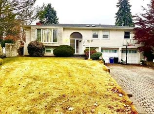 17 Haddon Rd, New Hyde Park, NY 11040