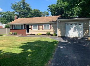 39 Marvin Ln, Commack, NY 11725