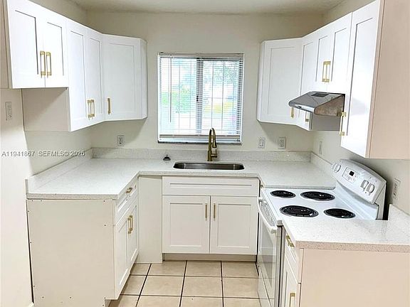2nd image of 13942 NE 2nd Ave #2B