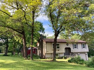 101 Woody Way, Oakwood Hills, IL 60013
