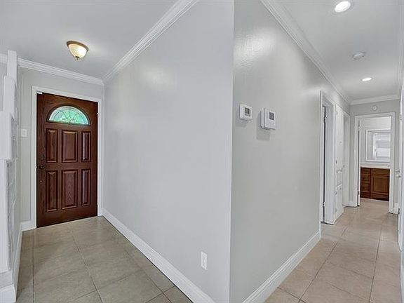 4th image of 2629 Chevy Chase Dr