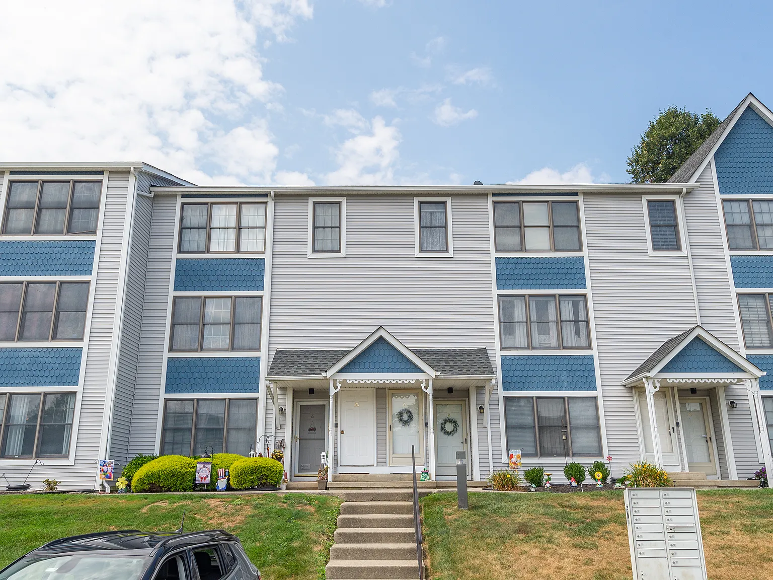 2 bed, 1.5 bath, $2,250 — Photo 2