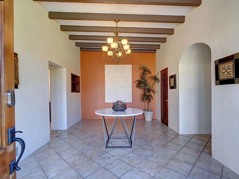 Riverside Suites — Photo 105