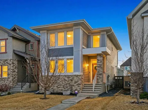 32 W Marquis Grn SE, Calgary, AB T3M 1X7