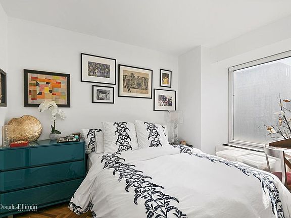 3rd image of 150-156 W 56th St APT 3811