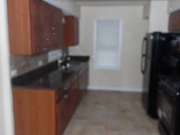 4th image of 15520 Champlain Ave