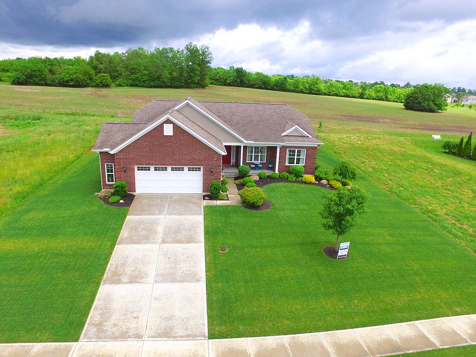 2nd image of 722 E Brooke Dr