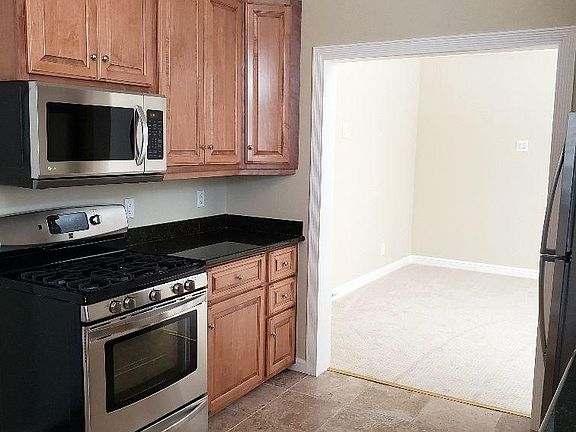 5th image of 168 Palm Ave APT 4