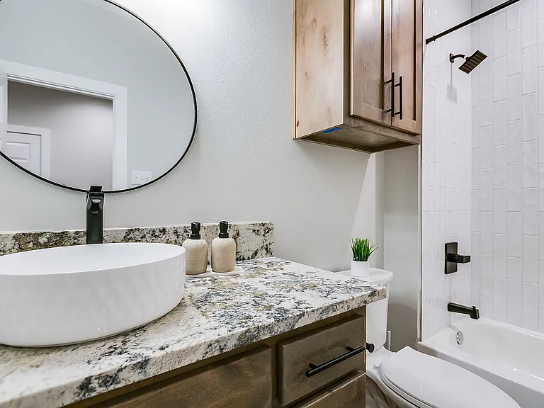 1045 Holiday Dr — Photo 33