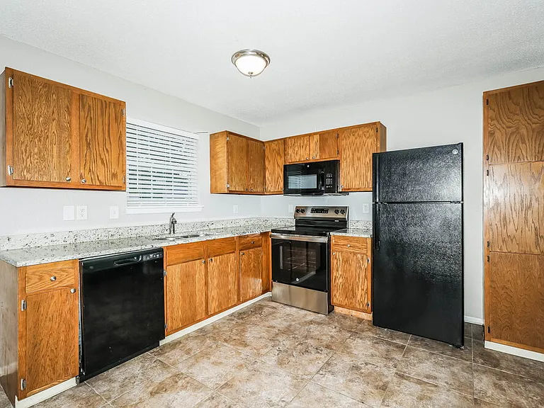 4009 Dogwood Ln — Photo 8