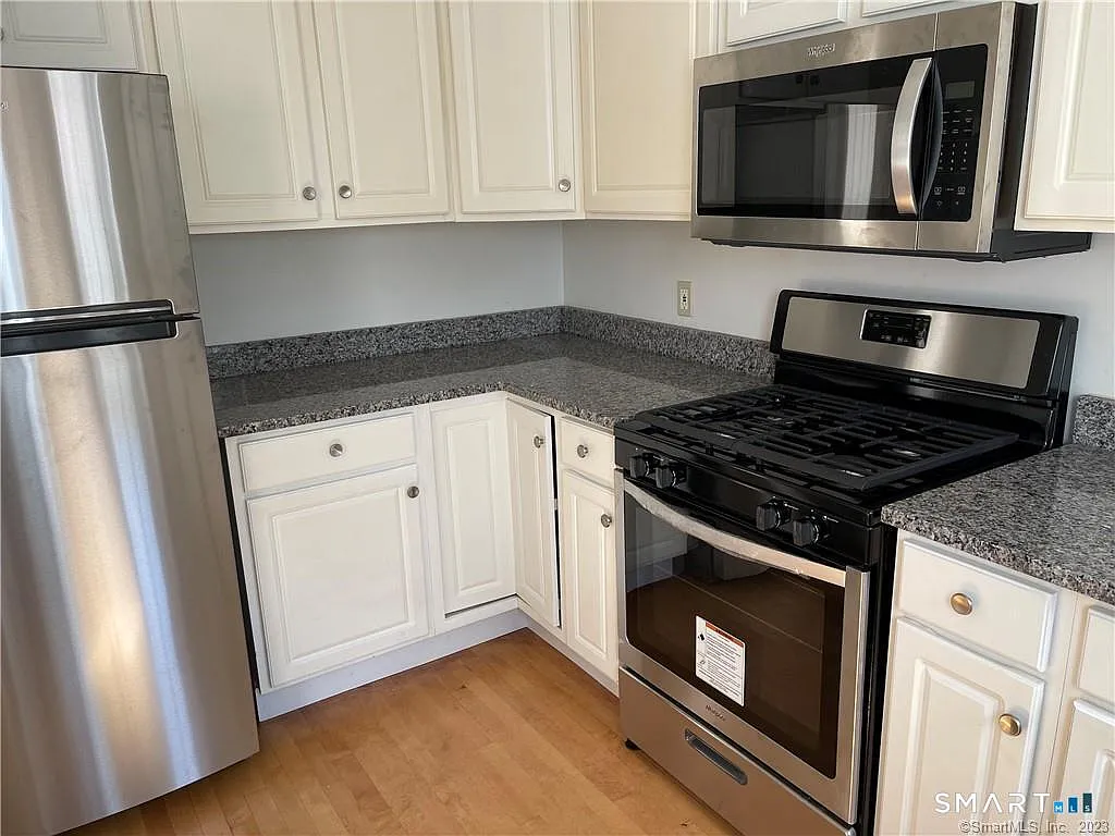 2 bed, 1.0 bath, 900 sqft, $1,950 — Photo 2