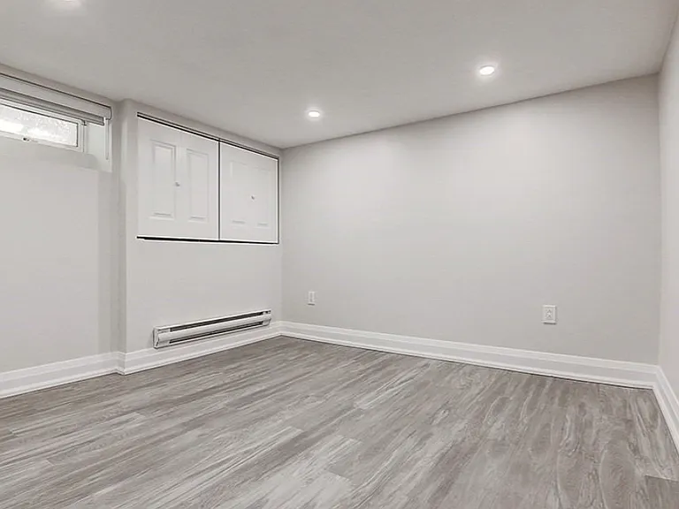 454 Markham St #LOWER — Photo 12
