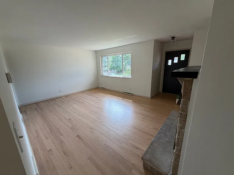 143 Capri Dr — Photo 4