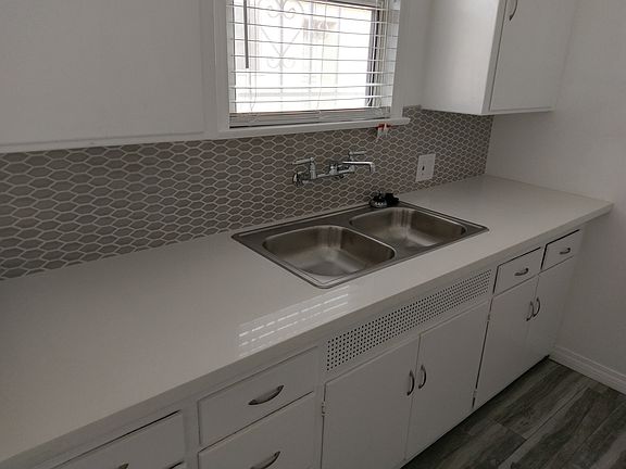 5th image of 8610 Beverlywood St