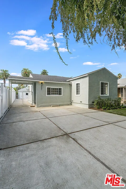 3 bed, 2.0 bath, 1302 sqft, $5,750 — Photo 3