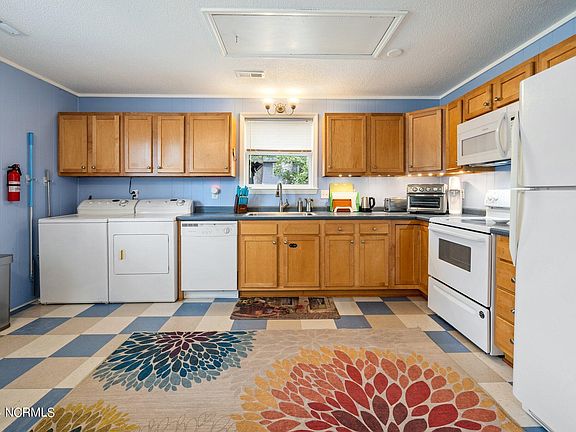 5th image of 338 NE 39th Street