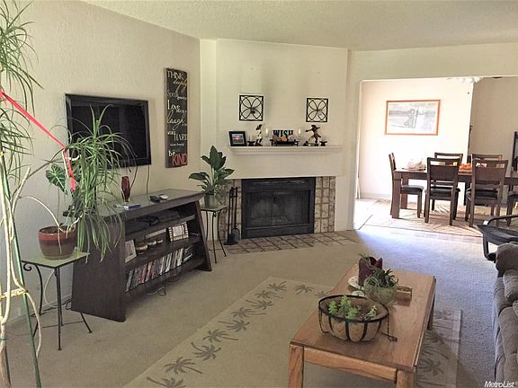 2nd image of 2785 Paradise Way