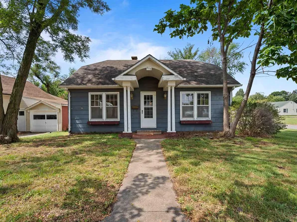 315 Chestnut St, Wamego, KS 66547