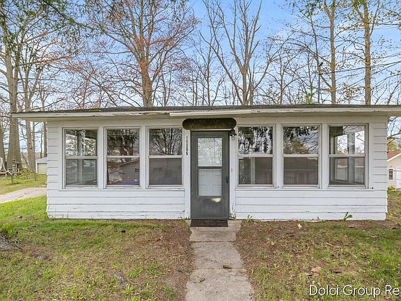 3rd image of 19855 Elmwood Ave