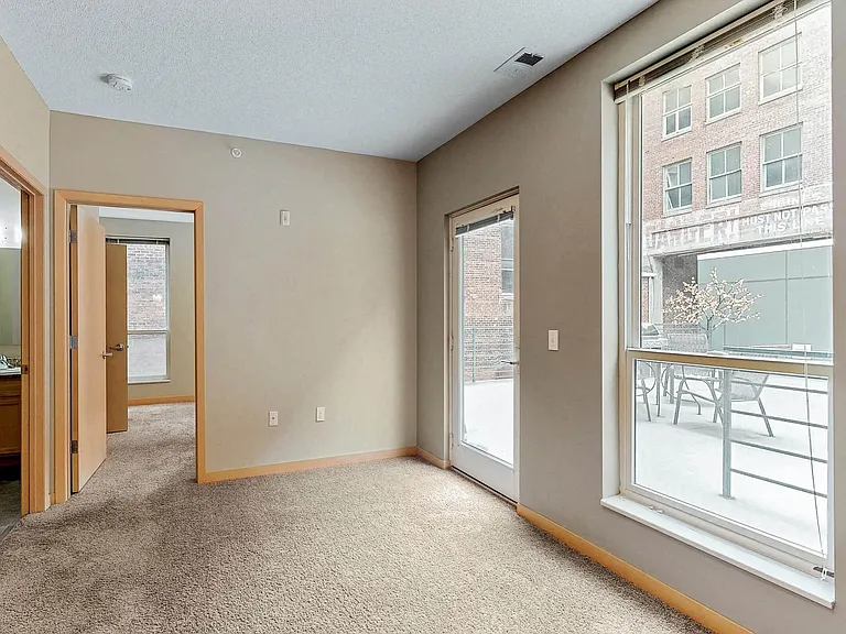 L14 Flats — Photo 40